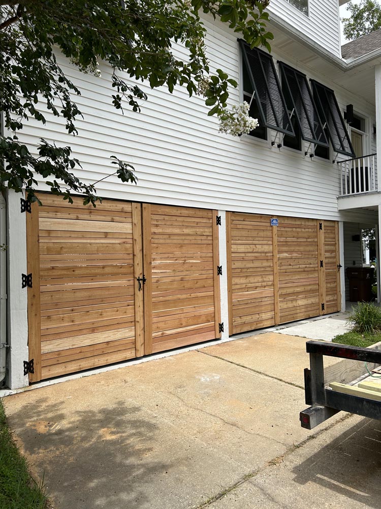 Horizontal Wooden Fence for Enclosed Patio